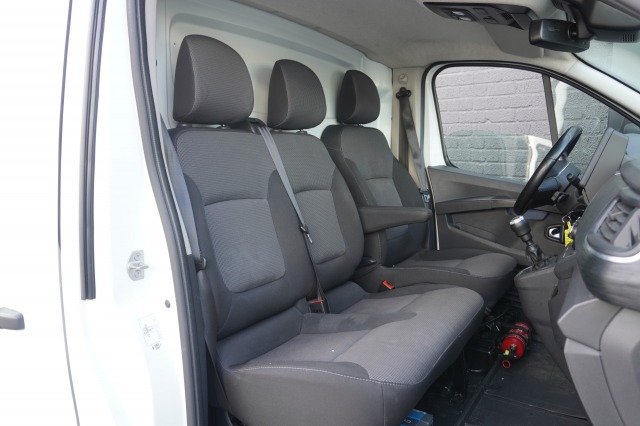 Renault Trafic 2.0 Blue dCi 130PK EURO 6 - Airco - Navi - Cruise - €14.950,- Excl. Renault Trafic 2.0 Blue dCi 130PK EURO 6 - Airco - Navi - Cruise - €14.950,- Excl.