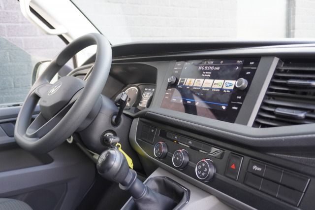Volkswagen Transporter 2.0 TDI L2 EURO 6 - Airco - Navi - Cruise - €20.900,- Excl. Volkswagen Transporter 2.0 TDI L2 EURO 6 - Airco - Navi - Cruise - €20.900,- Excl.