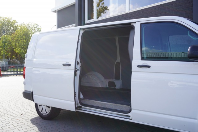 Volkswagen Transporter 2.0 TDI L2 EURO 6 - Airco - Navi - Cruise - €20.900,- Excl.