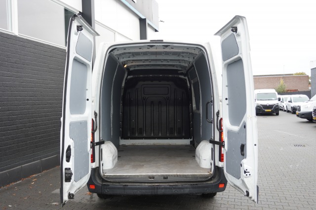 Renault Master 2.3 dCi 135PK L2H2 EURO 6 - Airco - Navi - Cruise - €16.950,- Excl.
