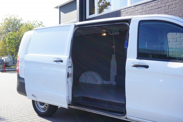 Mercedes-Benz Vito 110 CDI XL EURO 6 - Airco - Camera - Carplay - €12.950,- Excl. Mercedes-Benz Vito 110 CDI XL EURO 6 - Airco - Camera - Carplay - €12.950,- Excl.
