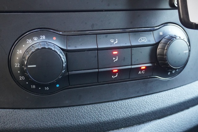 Mercedes-Benz Vito 110 CDI XL EURO 6 - Airco - Camera - Carplay - €12.950,- Excl. Mercedes-Benz Vito 110 CDI XL EURO 6 - Airco - Camera - Carplay - €12.950,- Excl.