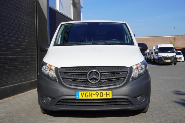 Mercedes-Benz Vito 110 CDI XL EURO 6 - Airco - Camera - Carplay - €12.950,- Excl. Mercedes-Benz Vito 110 CDI XL EURO 6 - Airco - Camera - Carplay - €12.950,- Excl.