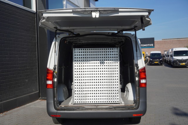 Mercedes-Benz Vito 110 CDI XL EURO 6 - Airco - Camera - Carplay - €12.950,- Excl. Mercedes-Benz Vito 110 CDI XL EURO 6 - Airco - Camera - Carplay - €12.950,- Excl.