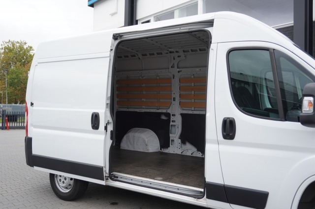 Opel Movano 2.2D 140PK L2H2 EURO 6 - Airco - Navi - Cruise - € 15.900,- Excl. Opel Movano 2.2D 140PK L2H2 EURO 6 - Airco - Navi - Cruise - € 15.900,- Excl.