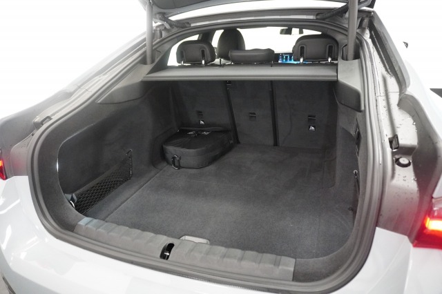 BMW i4 eDrive40 M-Sport High Executive 84 kWh 3 fasen | Laser | Head-up | Leder | Camera | €34.900,- incl. BTW BMW i4 eDrive40 M-Sport High Executive 84 kWh 3 fasen | Laser | Head-up | Leder | Camera | €34.900,- incl. BTW
