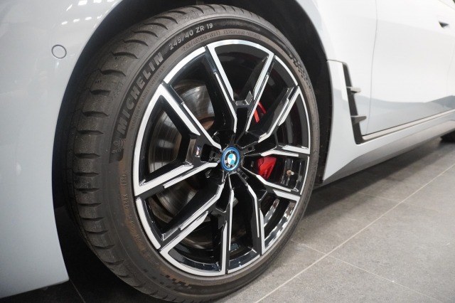 BMW i4 eDrive40 M-Sport High Executive 84 kWh 3 fasen | Laser | Head-up | Leder | Camera | €34.900,- incl. BTW BMW i4 eDrive40 M-Sport High Executive 84 kWh 3 fasen | Laser | Head-up | Leder | Camera | €34.900,- incl. BTW