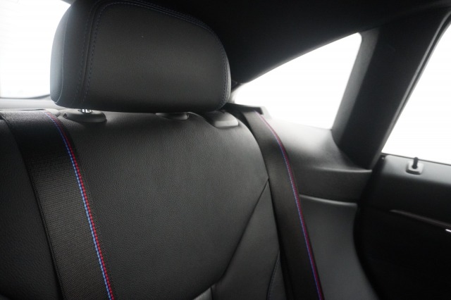 BMW i4 eDrive40 M-Sport High Executive 84 kWh 3 fasen | Laser | Head-up | Leder | Camera | €34.900,- incl. BTW BMW i4 eDrive40 M-Sport High Executive 84 kWh 3 fasen | Laser | Head-up | Leder | Camera | €34.900,- incl. BTW