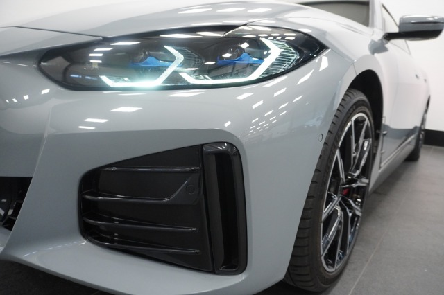 BMW i4 eDrive40 M-Sport High Executive 84 kWh 3 fasen | Laser | Head-up | Leder | Camera | €34.900,- incl. BTW BMW i4 eDrive40 M-Sport High Executive 84 kWh 3 fasen | Laser | Head-up | Leder | Camera | €34.900,- incl. BTW
