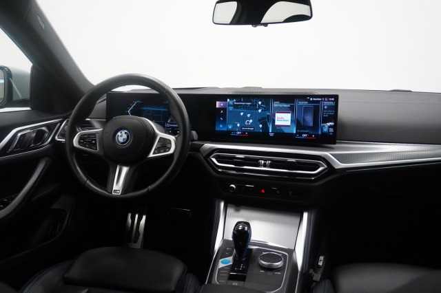 BMW i4 eDrive40 M-Sport High Executive 84 kWh 3 fasen | Laser | Head-up | Leder | Camera | €34.900,- incl. BTW